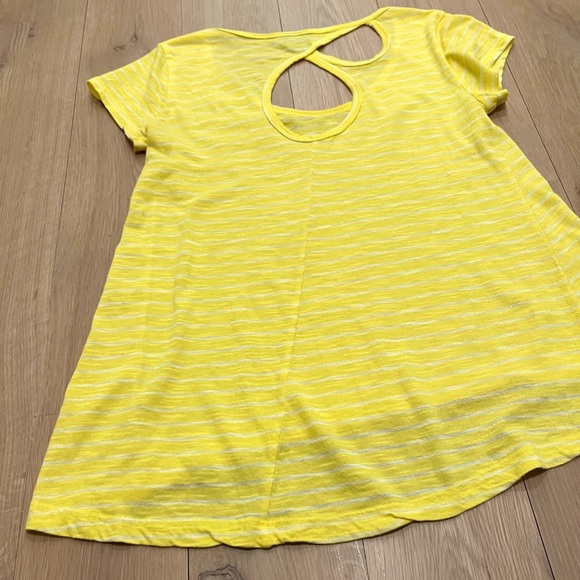 Anthropologie Left of Center Cutout Key Hole Open Back Tee Shirt Top Yellow XS - Picture 4 of 10